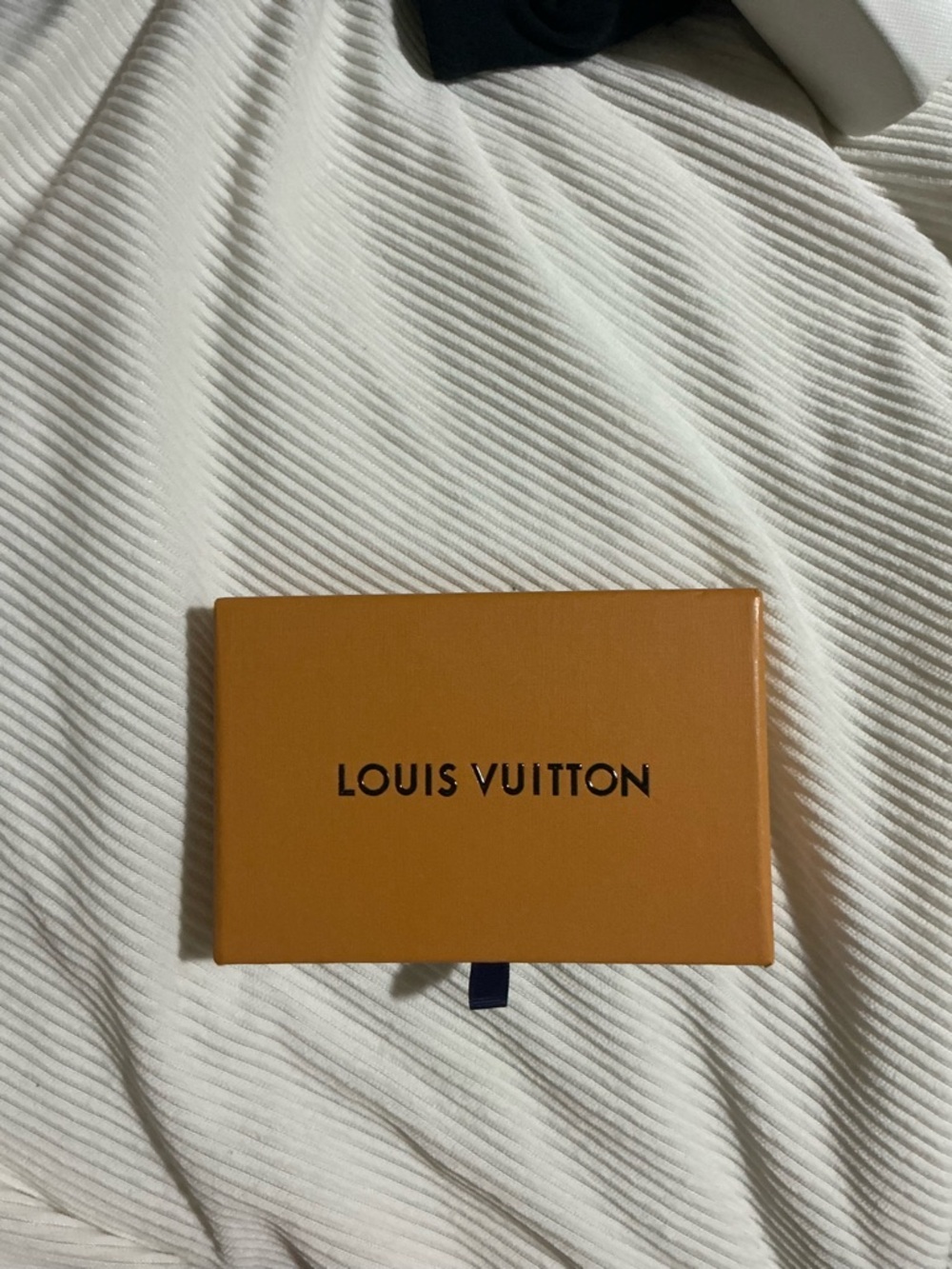 Louis Vuitton Orange Gift Box with Black Logo - Picture 2 of 3